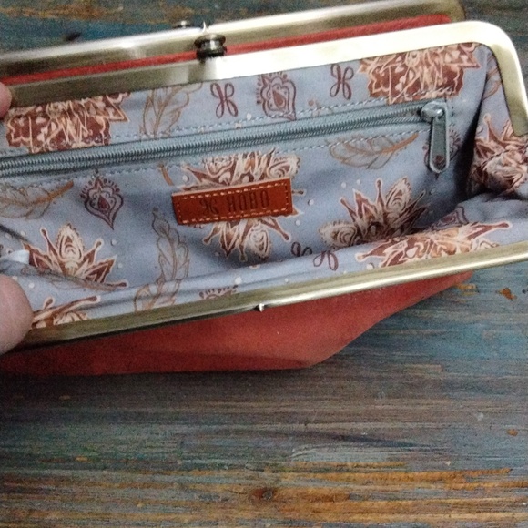 HOBO - Lauren Clutch-Wallet - Lava. New without tags - Picture 6 of 11